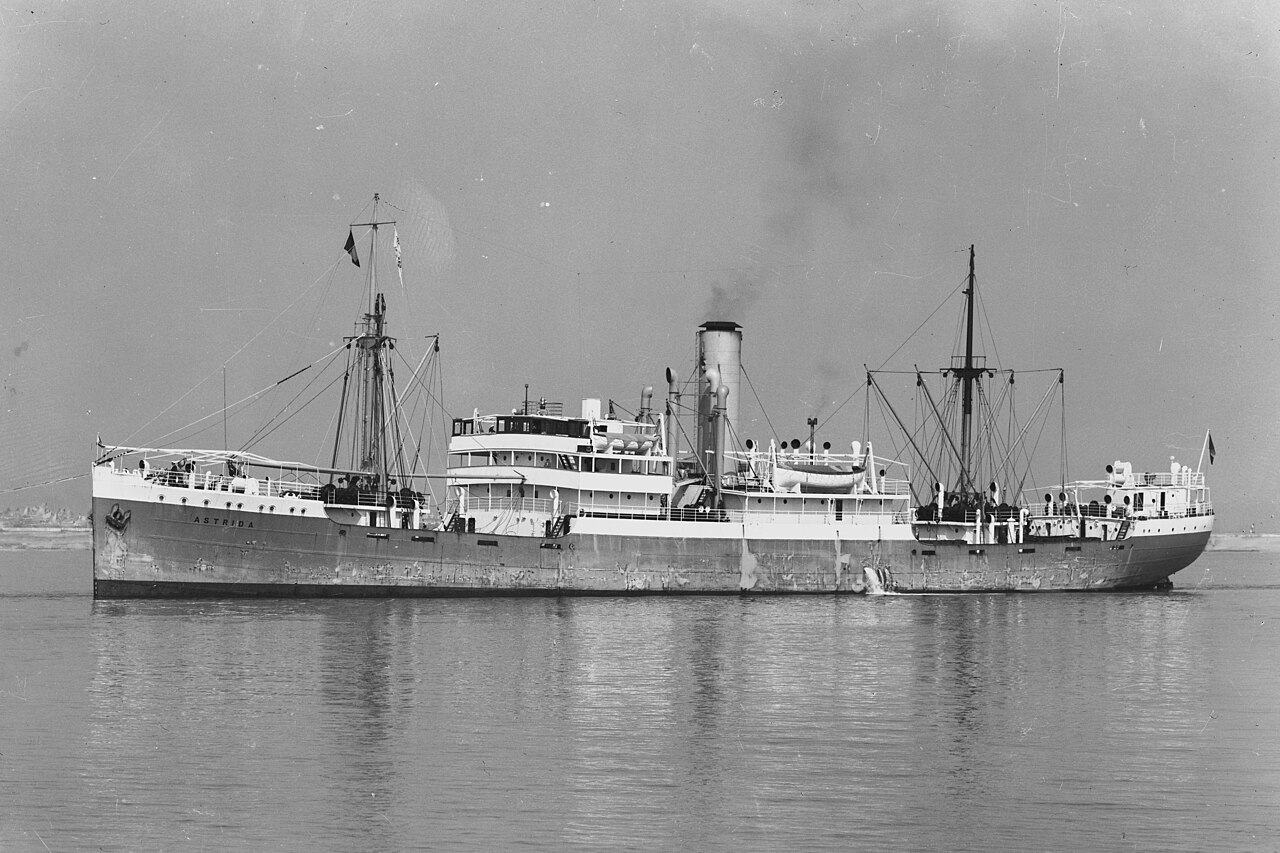 De Astrida van de Compagnie Maritime Belge op de Schelde. MAS Antwerpen, Publiek domein.
