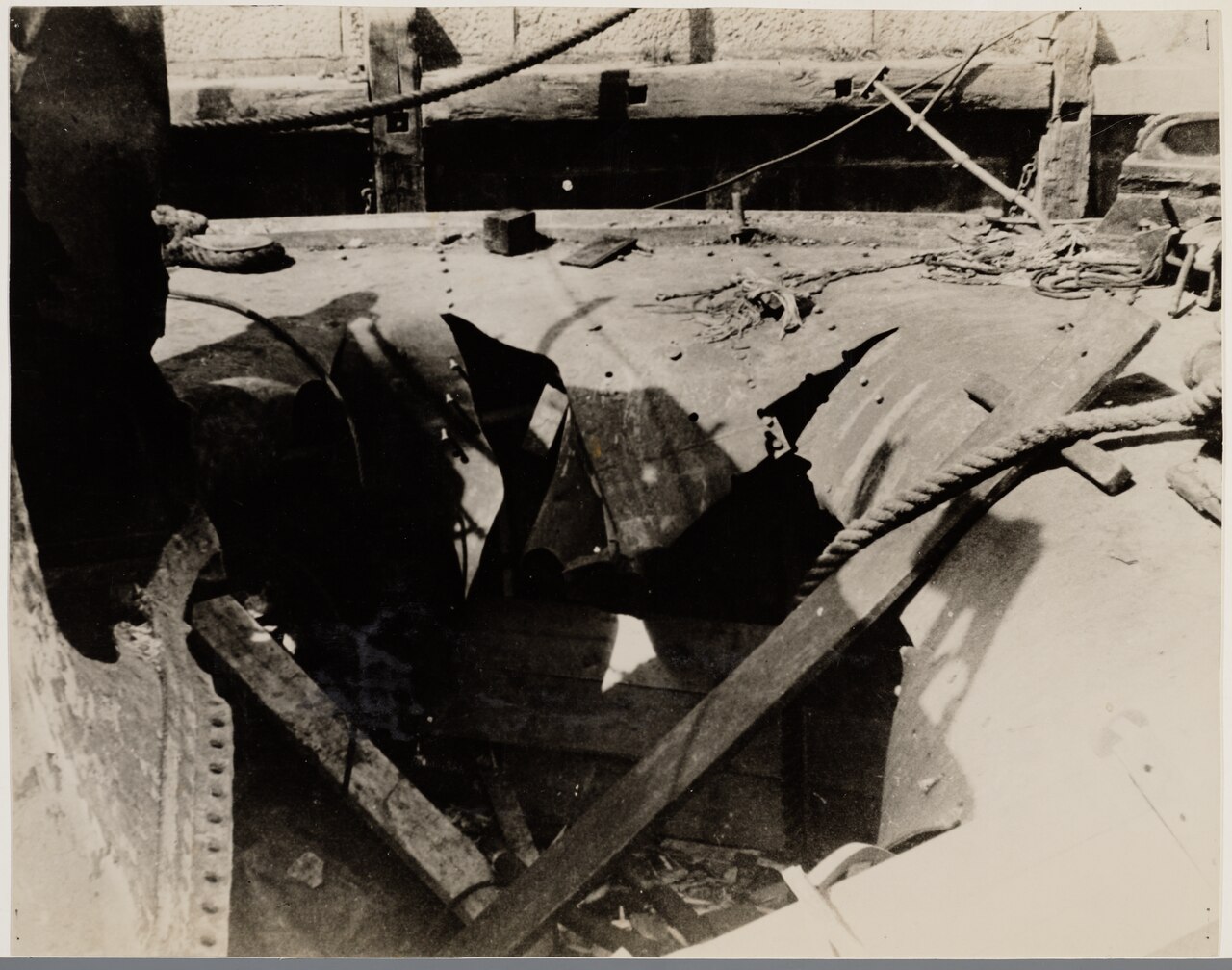 The Marie-Flore after the bombing of 4 May 1941. MAS Antwerp, Public domain.