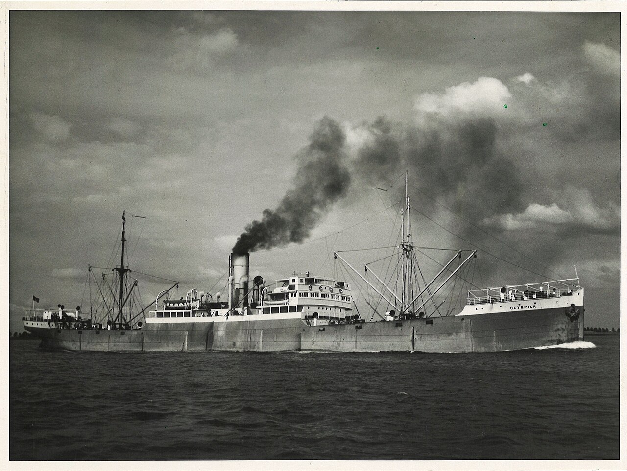 De Olympier van de Compagnie Maritime Belge. MAS Antwerpen, Publiek domein.