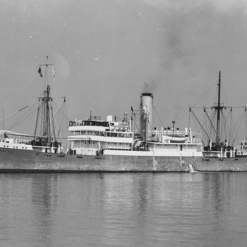 L'Astrida de la Compagnie Maritime Belge sur l'Escaut