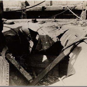 Le Marie-Flore après le bombardement du 4 mai 1941